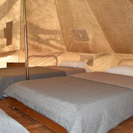 Camping Oliana Buitenkant foto
