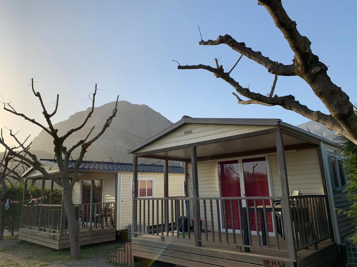 Camping Oliana Buitenkant foto