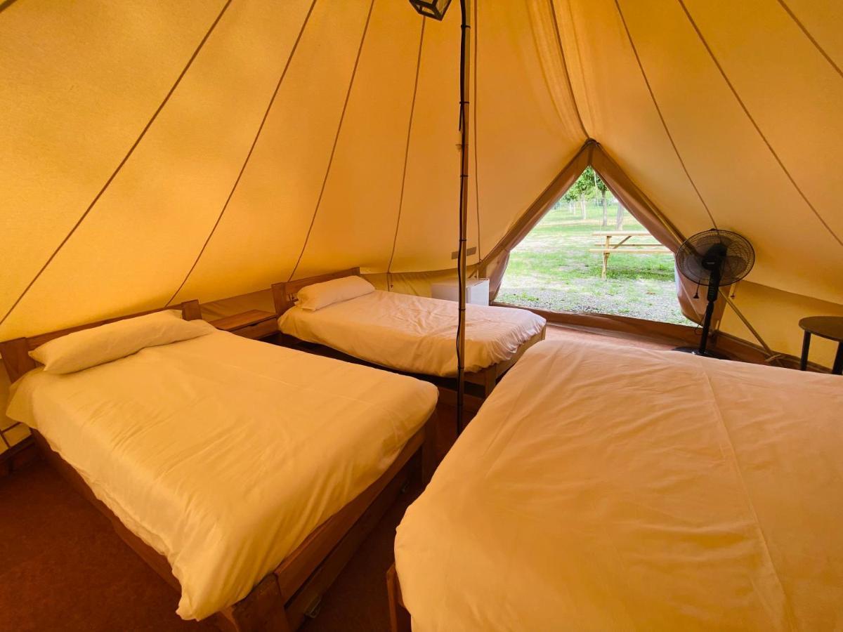 Camping Oliana Buitenkant foto
