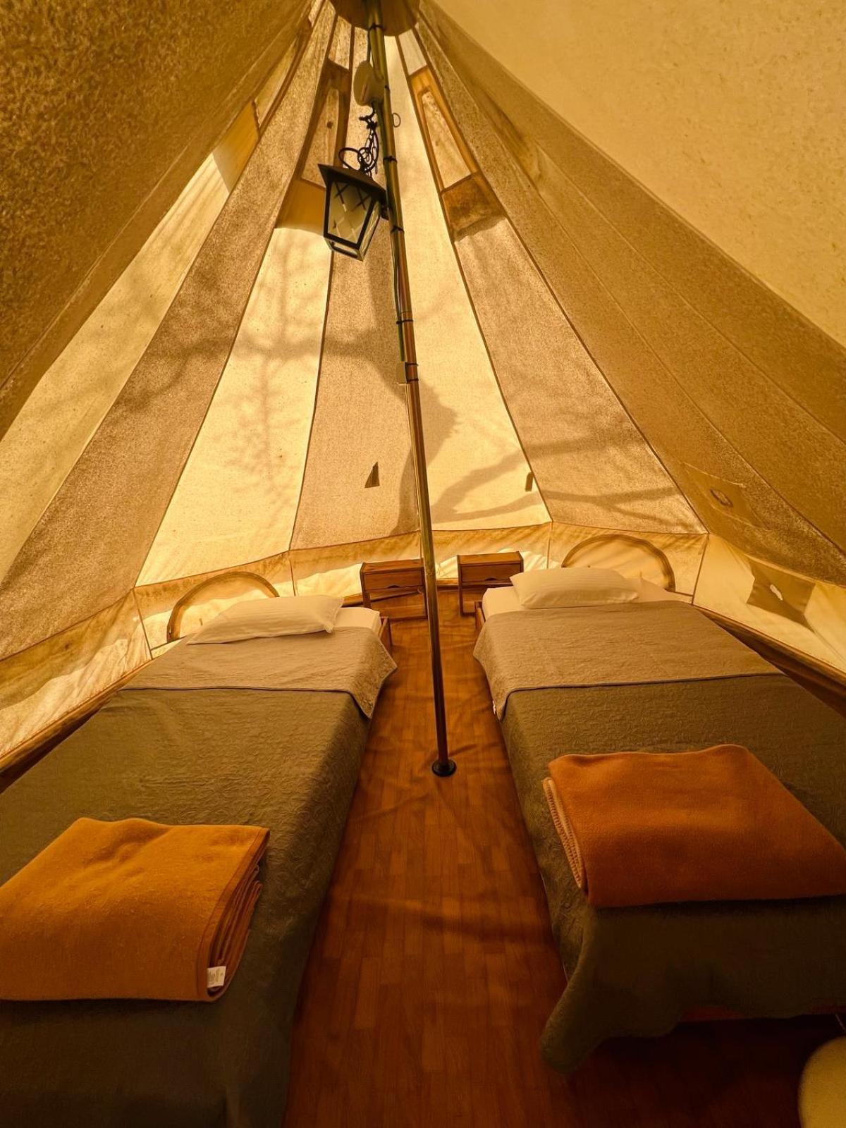 Camping Oliana Buitenkant foto