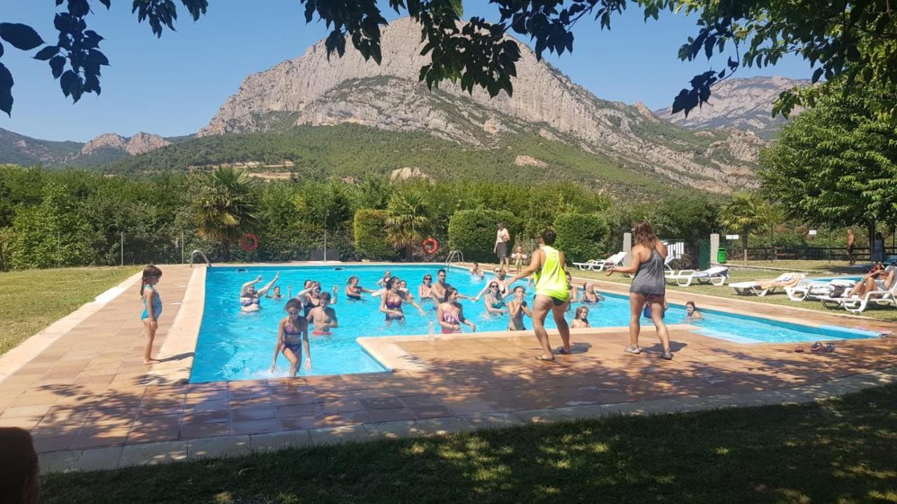 Camping Oliana Buitenkant foto